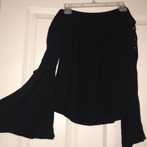 NWT Off the shoulder black top ❤️